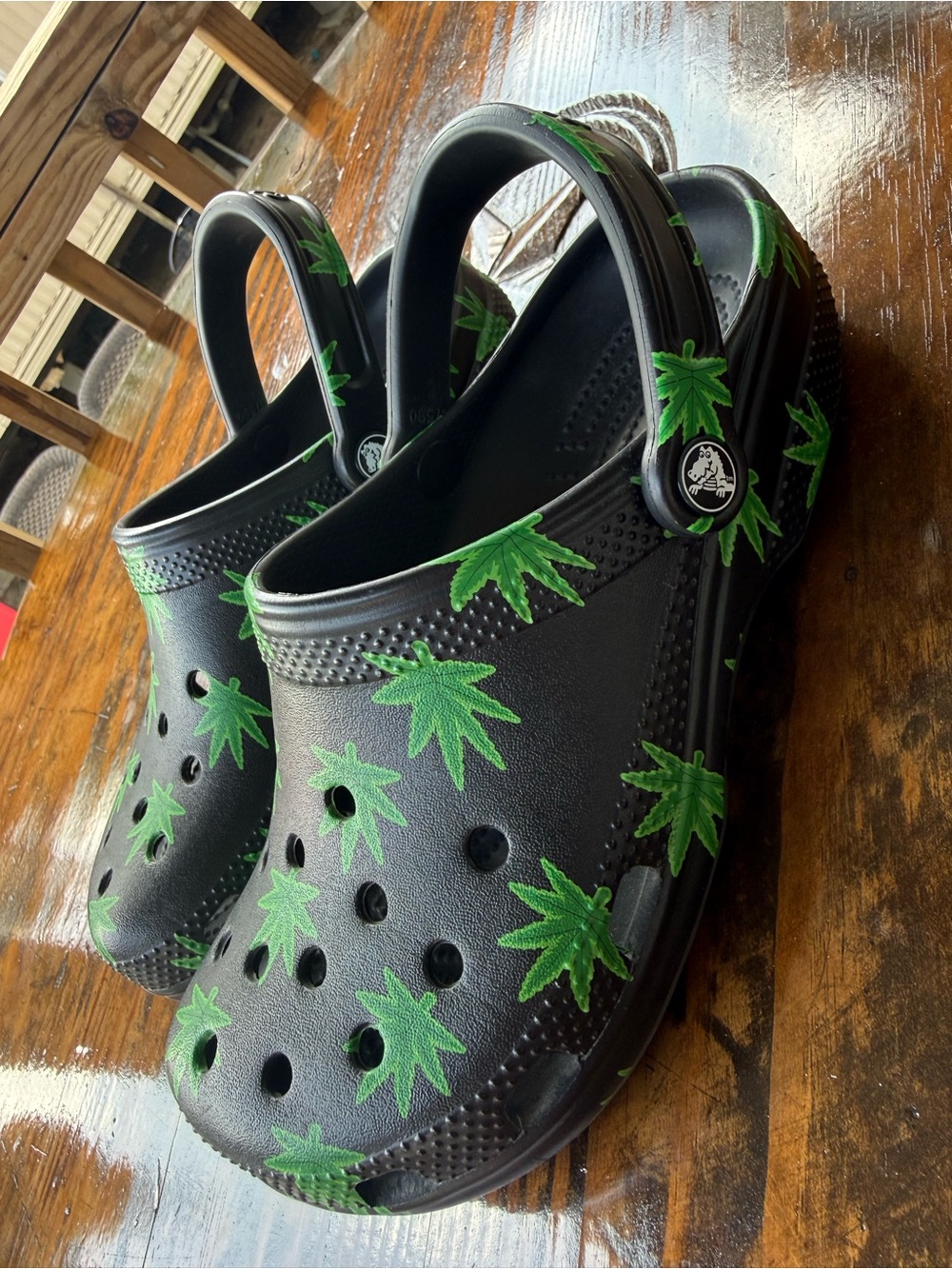 Crocs Classic Hemp Leaf Clogs Men’s 6 Women’s 8 Black & Green Hippie Pot
